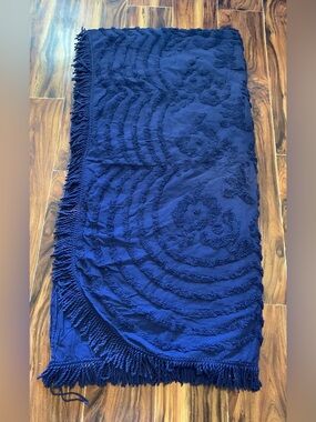 Full Navy Textured Chenille Tassel Trim Bedspread.        5006